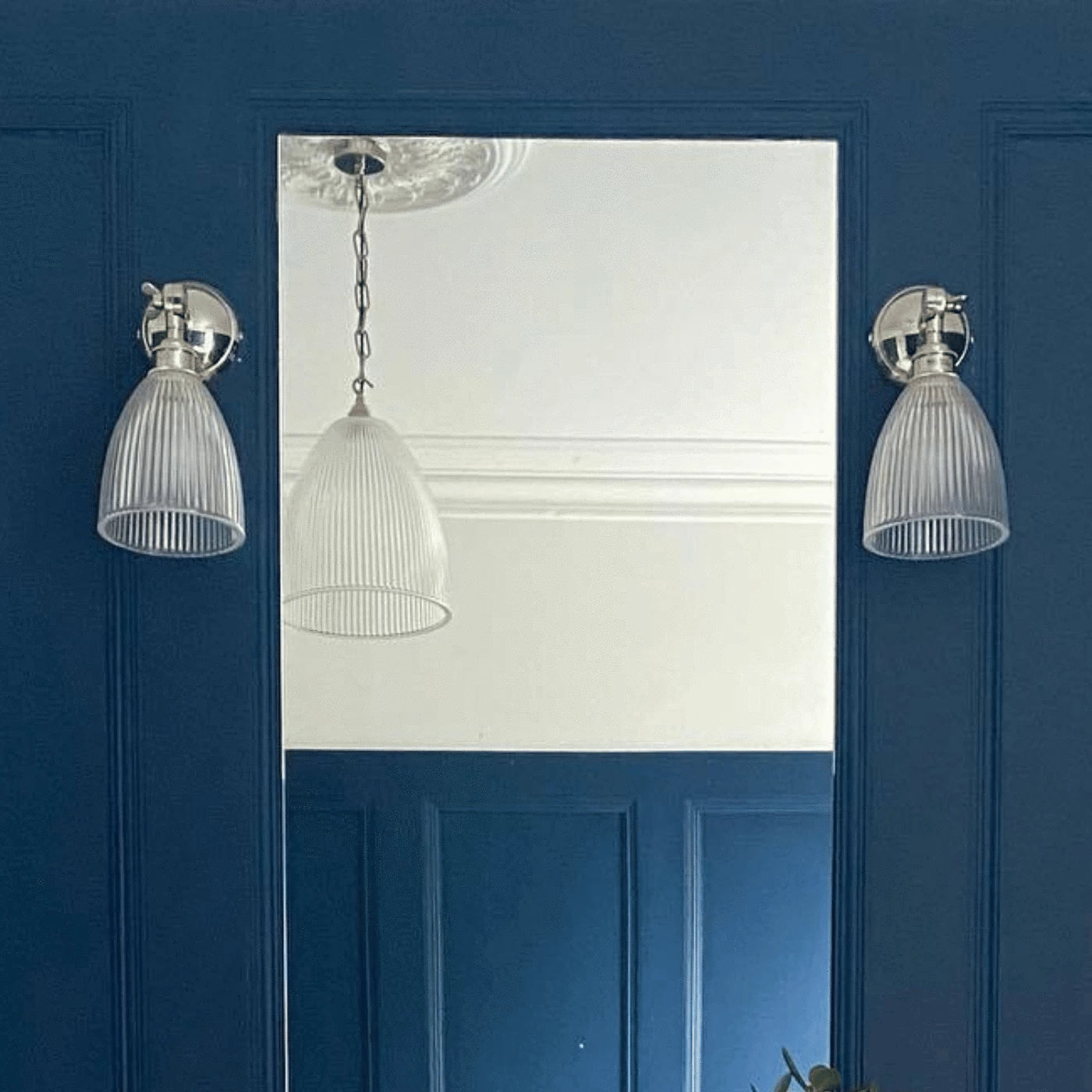 Image showing a wall light in a bathroom